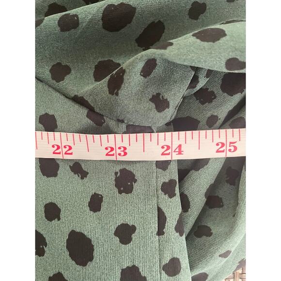 Arula Leopard Print Green Shift Dress Size A/XL Long Sleeve Knee Length V-Neck - Picture 12 of 13
